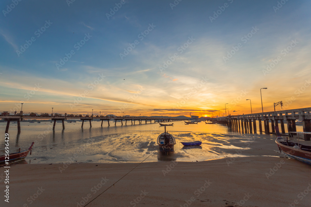 Fototapeta premium long tail boat at Chalong pier
