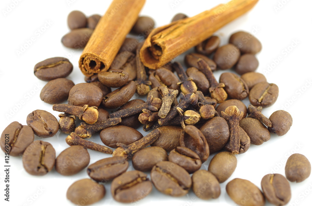 Fototapeta premium roasted coffee cinnamon and cloves on white background