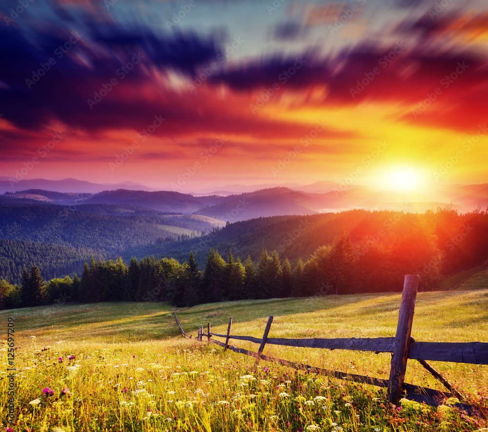 Fototapeta premium Majestic colorful sunset
