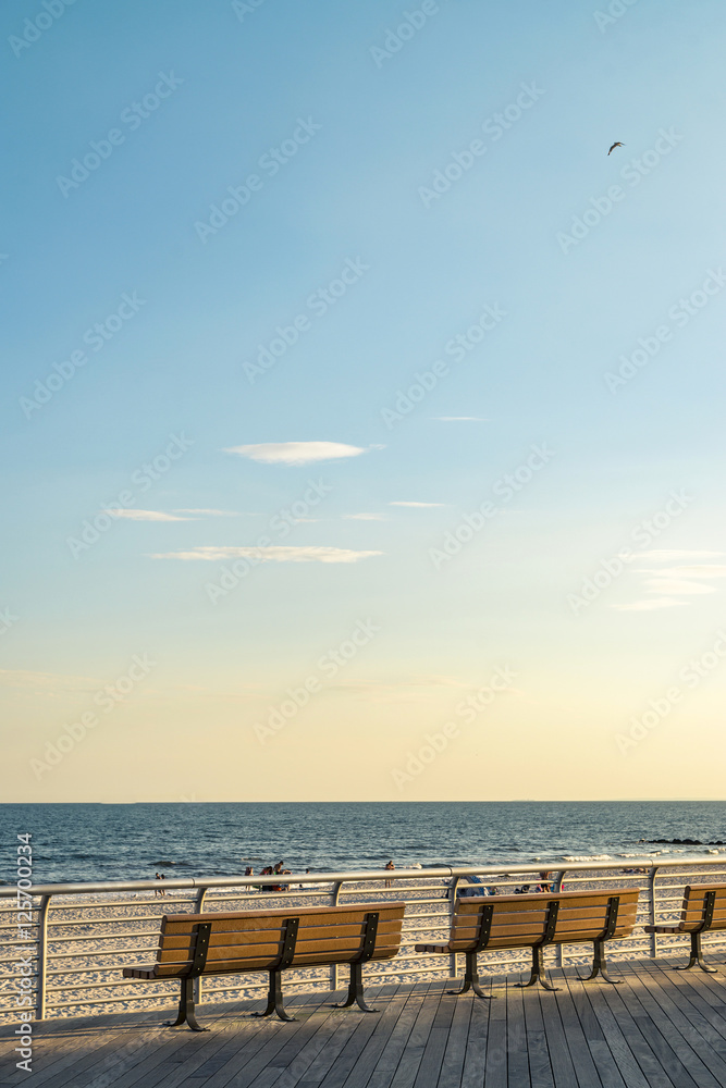 Obraz premium Long beach at the evening. Summer weather, splittoned image