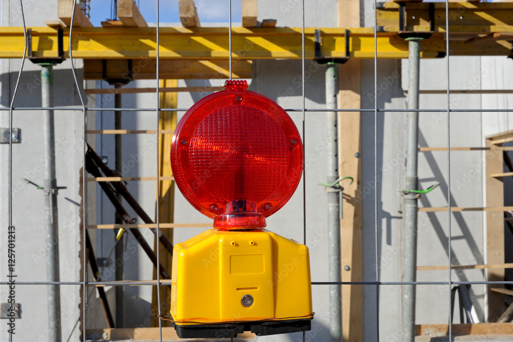 Baustelle Gesichert Durch Warnleuchte Stock Foto Adobe Stock baustelle-gesichert-durch-warnleuchte-stock-foto-adobe-stock