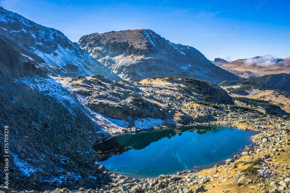 Fototapeta premium Beautiful Lake High In The Mountain