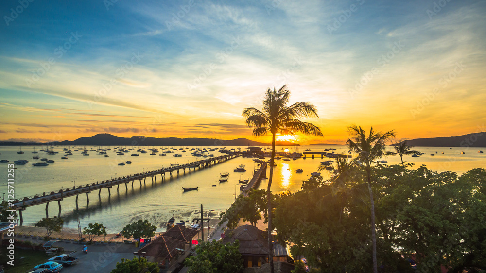 Fototapeta premium sunrise at Chalong pier