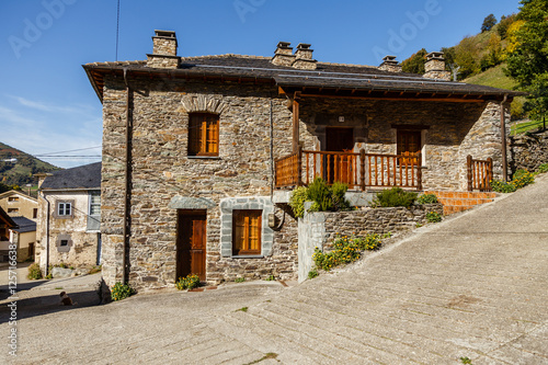 Old stone houses in Trascastro, Asturias © josevgluis