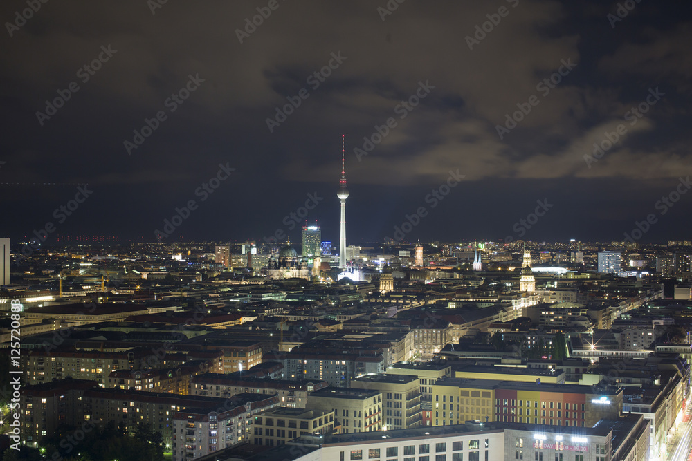 Blick auf Berlin Mitte bei Nacht