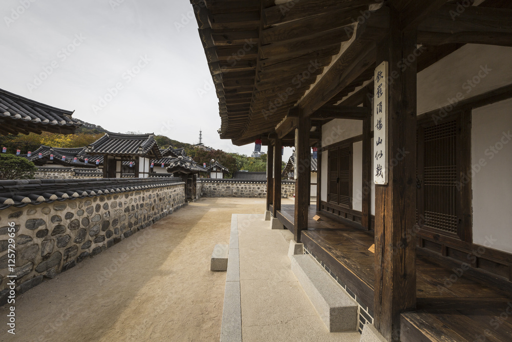 Naklejka premium Korea Old House w Namsangol Hanok Village w Seulu w Korei Południowej.