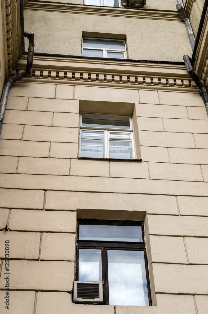 Obraz premium Beautiful building on the city street