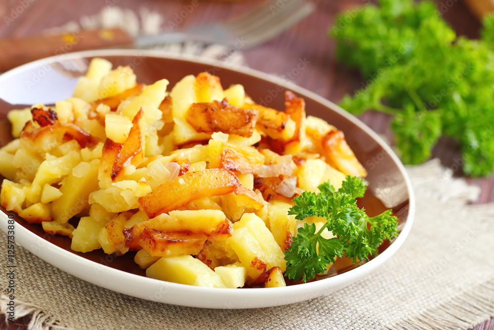 Roasted potato with fresh herbs Roasted potato with fresh herbs