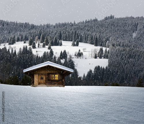 Schihütte im Schnee