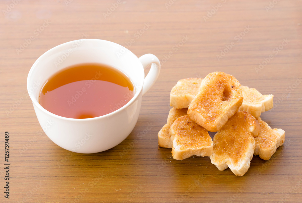 Lemon tea and crispy garlic bread Lemon tea and crispy garlic bread
