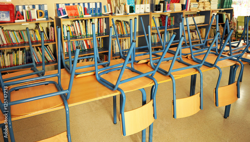 Foto Aula de una escuela pública en vacaciones