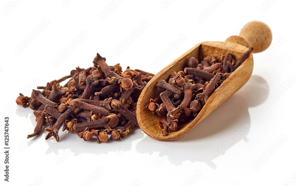 Obraz premium Heap of dry cloves isolated on white