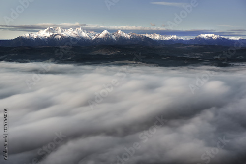 Szczyty Tatr z nad chmur © barytek