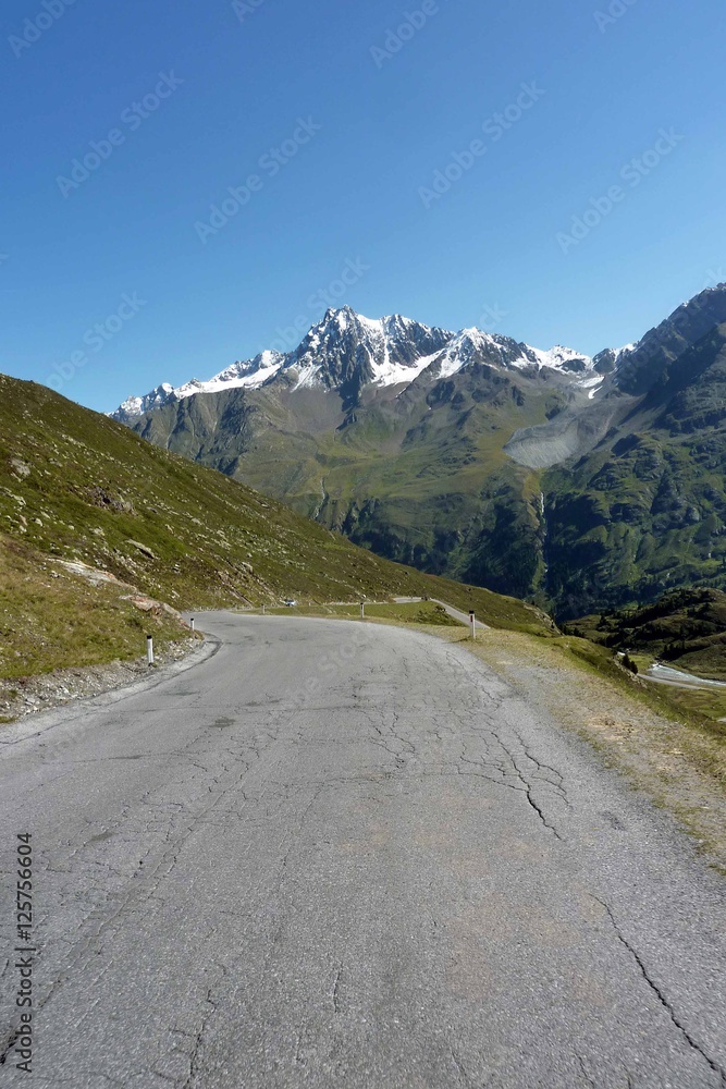 Fototapeta premium Straße ins Kaunertal