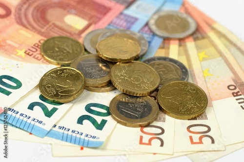 Euroscheine gefächert und Kleingeld
