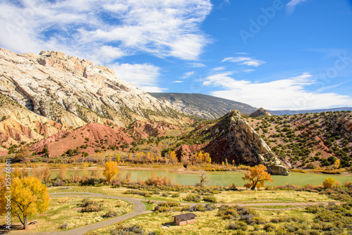 Bilde på lerret Split Mountain and Green River in Dinosaur National Monument, Utah during the Fa