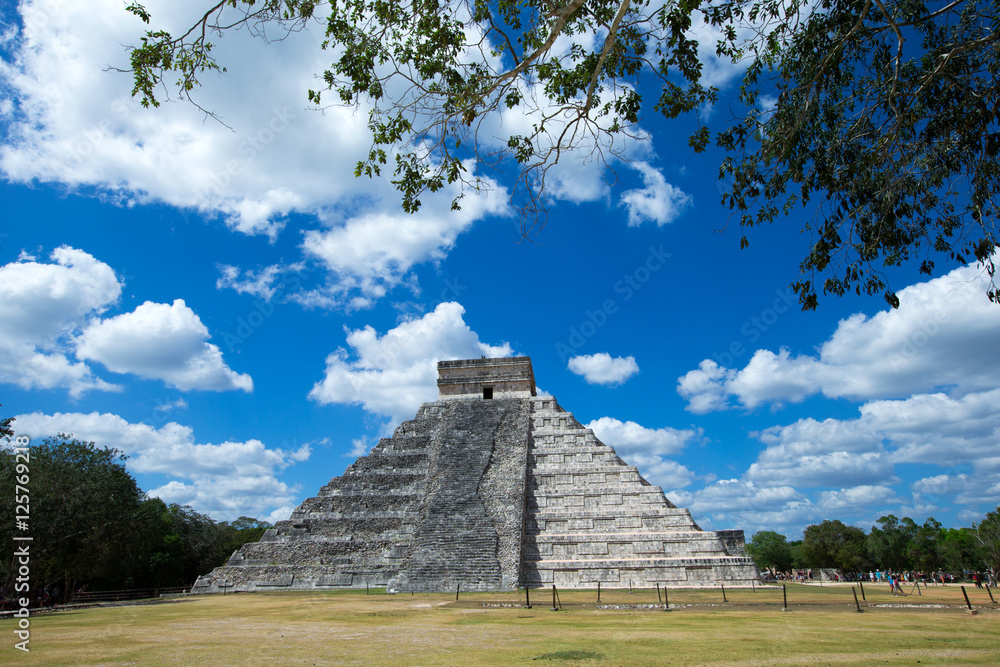 Kukulkan Pyramid in Chichen Itza Site, Mexico Kukulkan Pyramid in Chichen Itza Site, Mexico