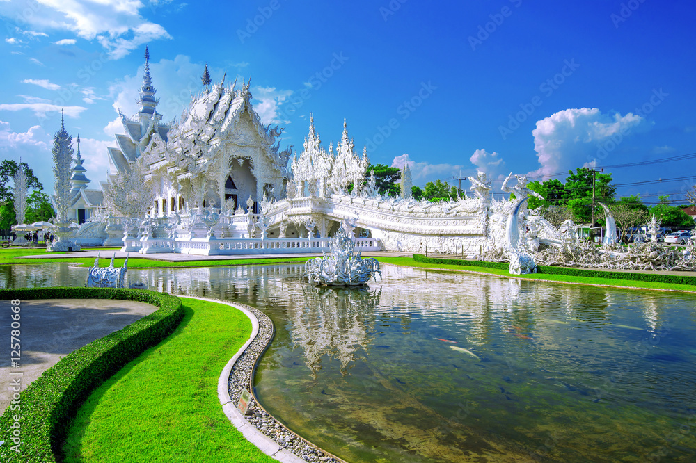 Naklejka premium Wat Rong Khun temple in Chiangrai, Thailand.