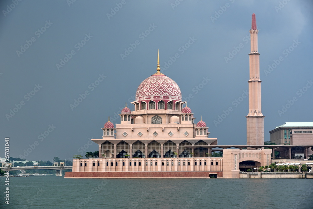 Obraz premium Putra Mosque, Putrajaya, Malaysia