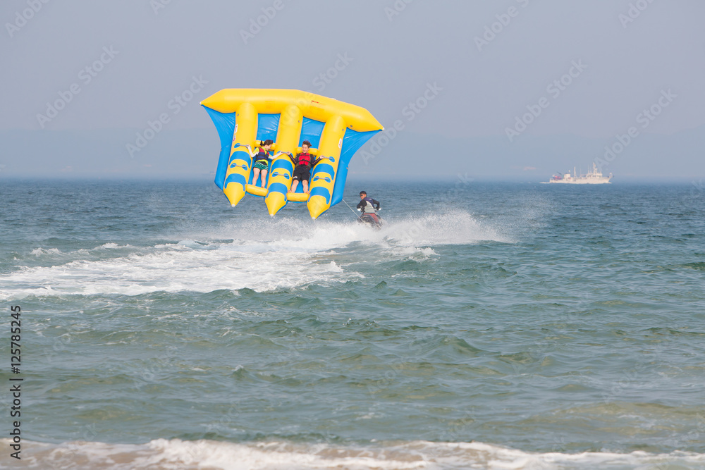 Obraz premium 해수욕장 보트놀이