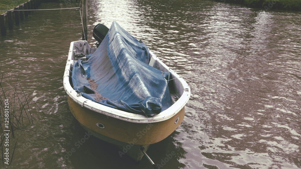 Barque abandonnée