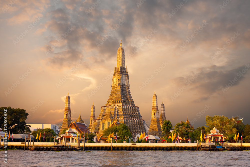 Wat Arun Temple Morning Bangkok Sunrise Red Sky Wat Arun Temple Morning Bangkok Sunrise Red Sky