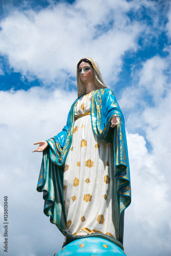 Fototapeta premium Virgin mary statue in front of Cathedral of the Immaculate Conception, Chanthaburi, Thailand