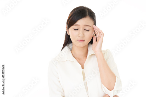 頭痛を訴える女性