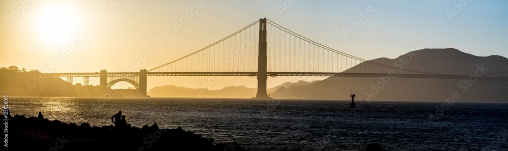 Fototapeta premium Golden Gate Bridge Panorama at Sunset