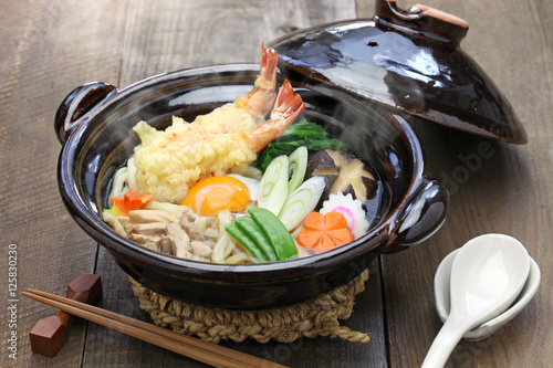 nabeyaki udon, japanese hot pot noodle
