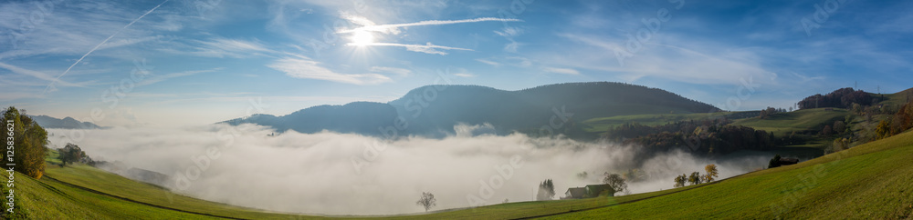 Panorama mit Nebel in der Natur