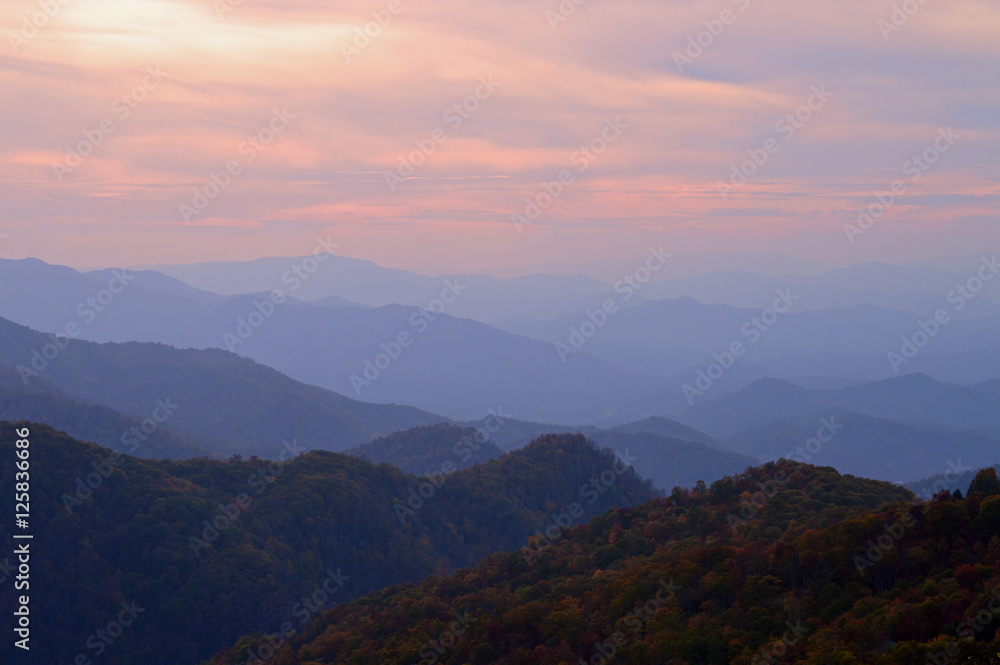 Obraz premium Gorgeous sunset from the Blue Ridge Parkway, North Carolina, USA