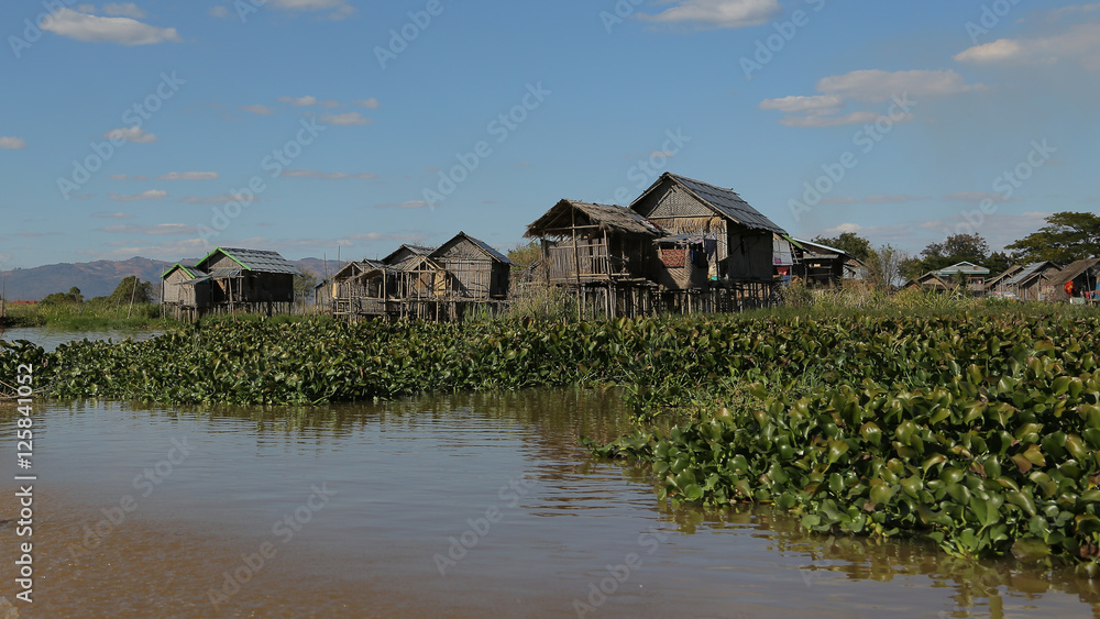 Casas flotantes en el Lago Inle, Myanmar Casas flotantes en el Lago Inle, Myanmar