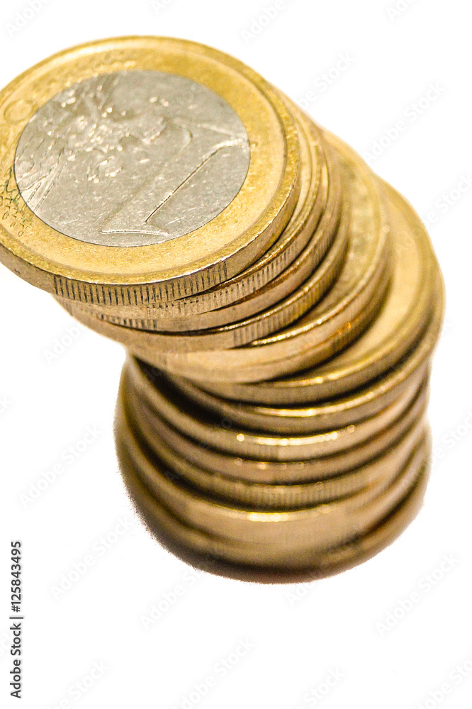 Euro Münzen isoliert auf weißen Hintergrund Euro Münzen isoliert auf weißen Hintergrund