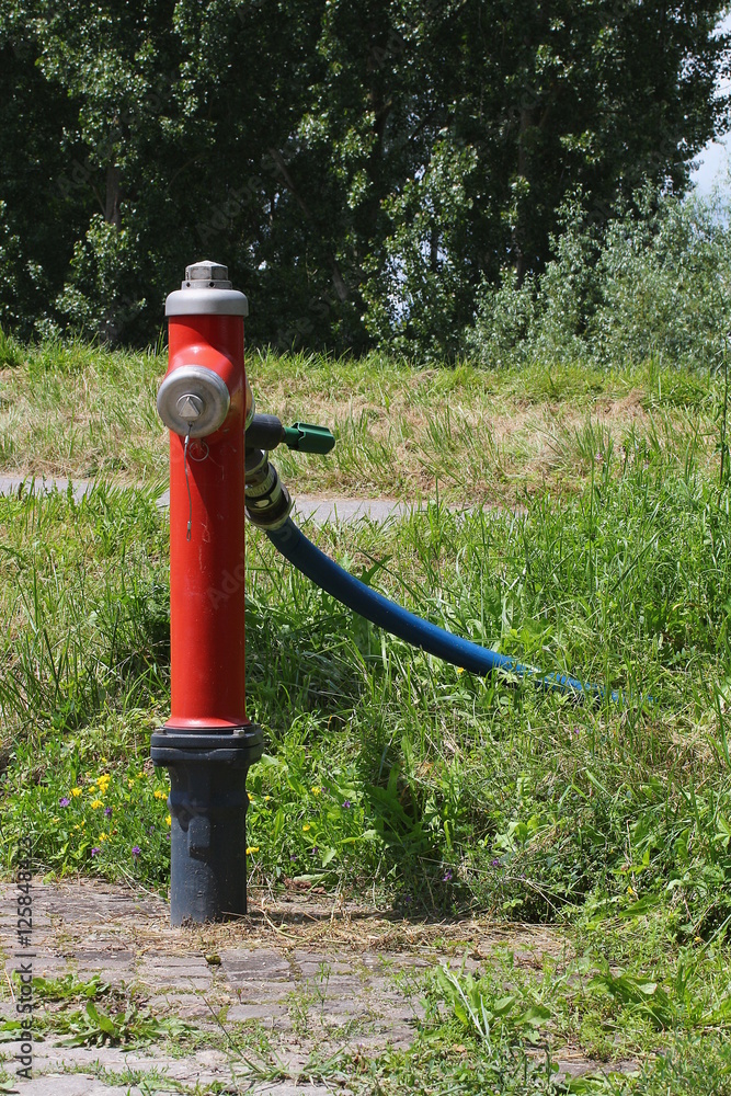 Roter Hydrant, Zapfstelle, Wasserstelle Roter Hydrant, Zapfstelle, Wasserstelle