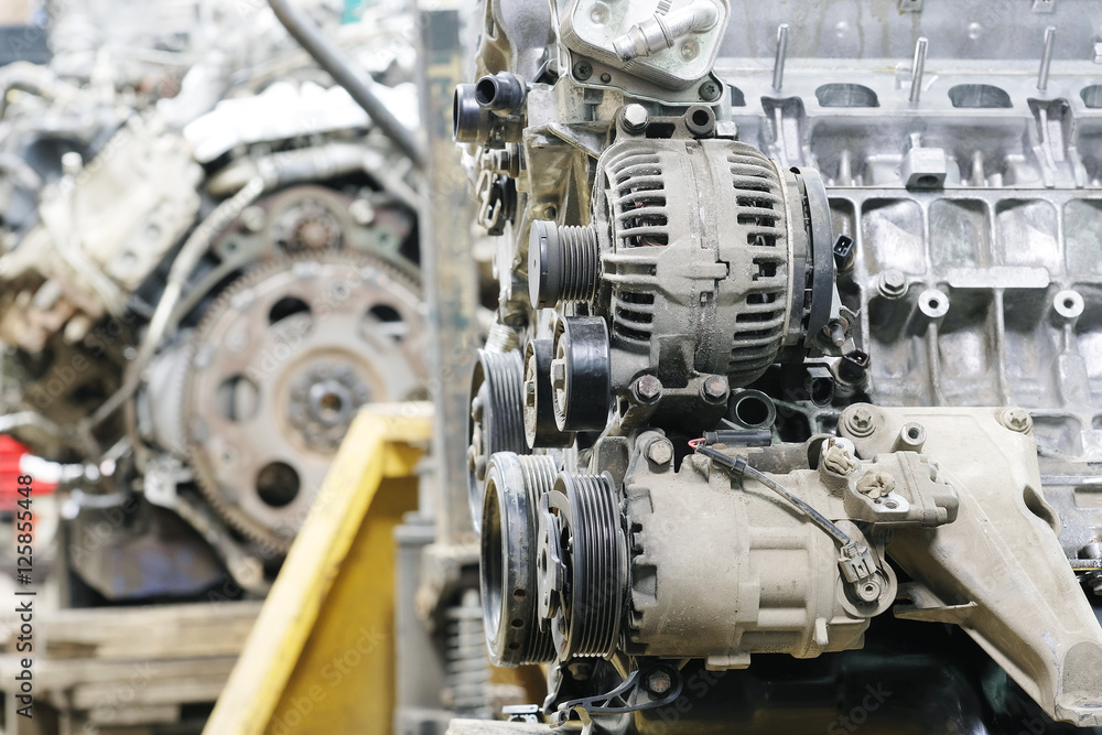 Obraz premium Car engine under repair in a car repair station