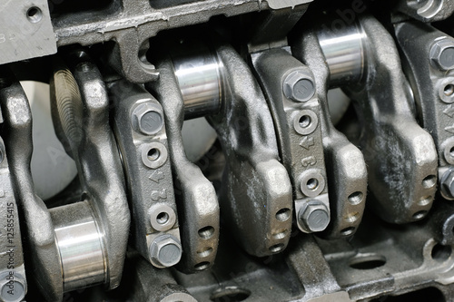 The image of a crank in a cylinder head