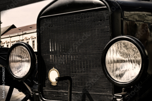 Face an old car close-up © overcrew