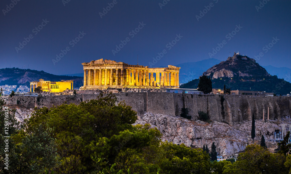 Naklejka premium Partenon w Atenach o zmierzchu, Grecja