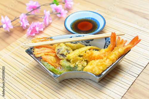 Set Japanese foods of tempura and the rice