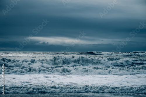 Fototapeta Naklejka Na Ścianę i Meble -  stormy waves breaking on beach