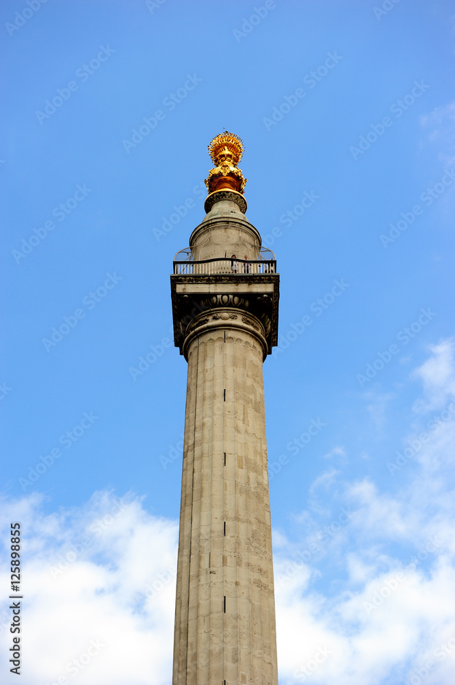 Monument to the great fire of London, England