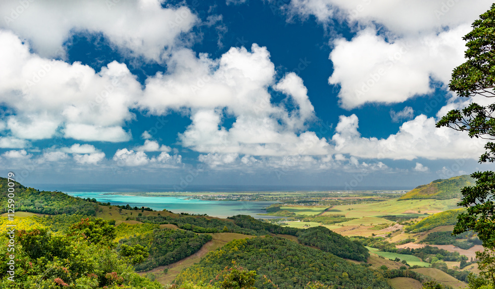 Talblick auf Bucht in Mauritius