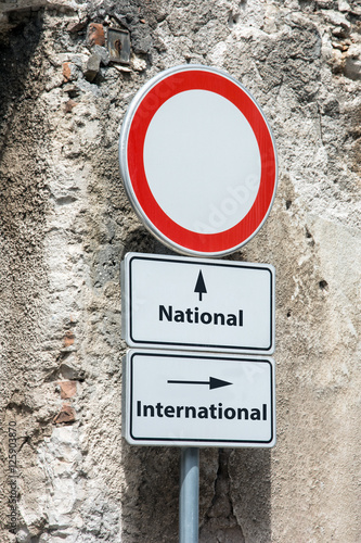 Schild 123 - International
