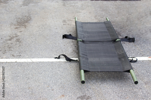 Fotografie, Obraz single light portable stretcher for medical evacuation isolated