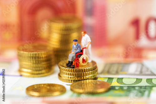 Rollstuhlfahrer, Seniorenfigur auf Münzen