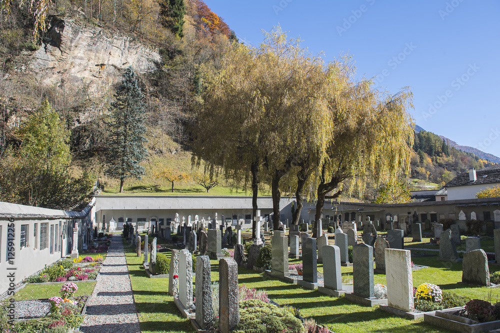Friedhof bei der reformierten Kirche in Poschiavo, Graubünden, Schweiz