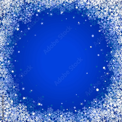 blau-weißer Schneehintergrund mit verstreuten Schneeflocken und Sternen - winterliches Element mit Textfreiraum für Grußkarten Plakate und Flyer