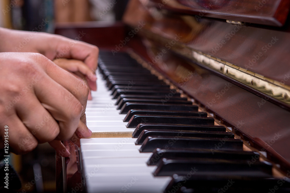 Fototapeta premium Learning piano 6