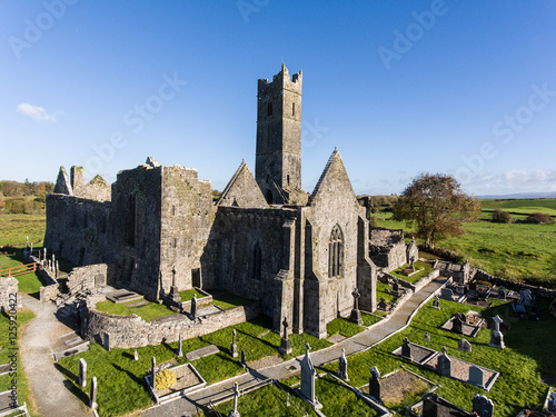 Tableau sur toile world famous irish public free tourist landmark, quin abbey, county clare, ireland